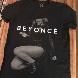 2013 Beyonce Tour T Shirt size medium